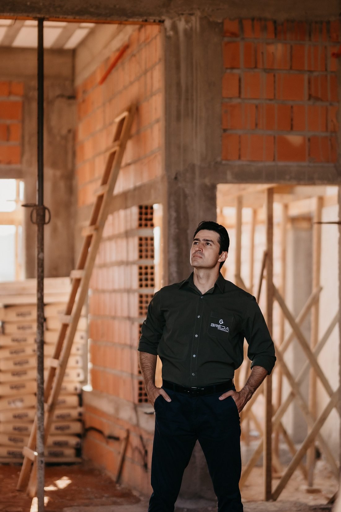 Thiago Breda, engenheiro civil responsável pela Breda Engenharia, em obra
